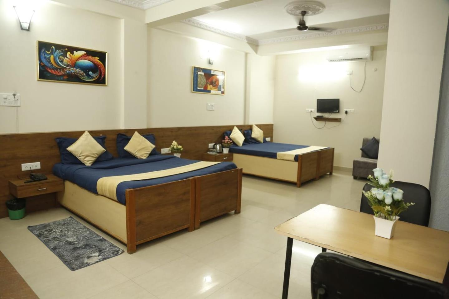 Sandalwood Vibes Bhopal Eksteriør bilde